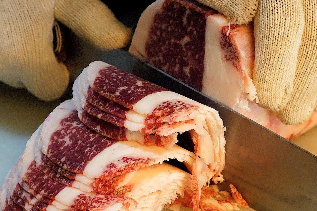 Dau bep thai thit bo dieu luyen, mong va deu nhu may chuyen dung hinh anh