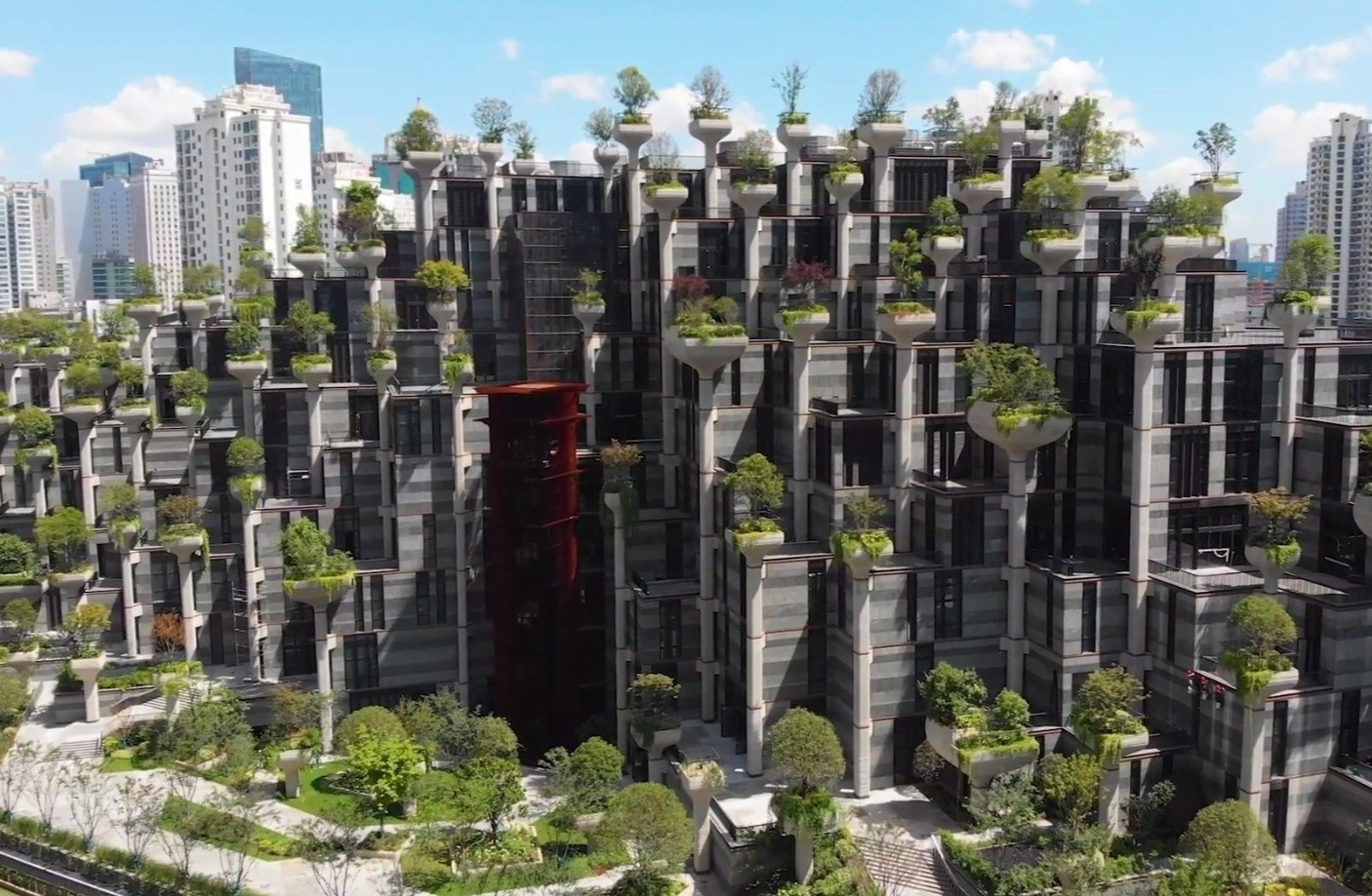 Toa nha co kien truc bac thang doc dao o Thuong Hai hinh anh