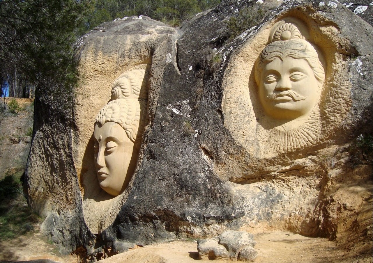 Nhung khuon mat khong lo trong rung o Tay Ban Nha hinh anh