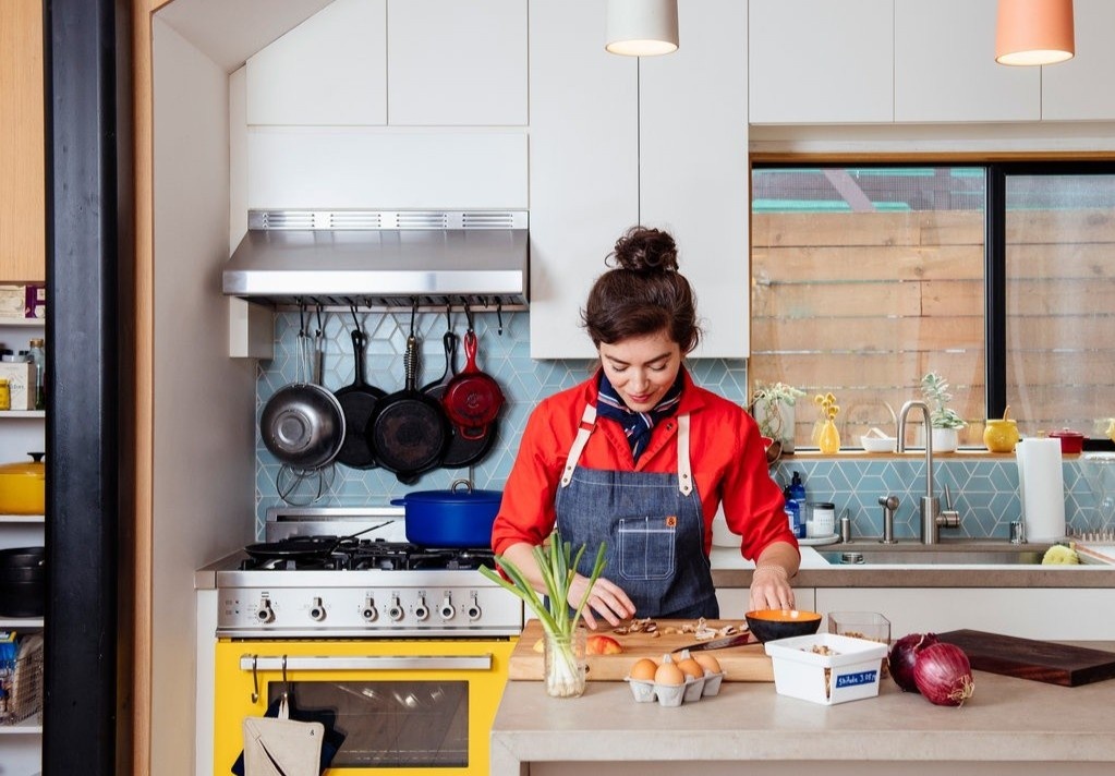 Cac cach sap xep tu bep gon dep hinh anh