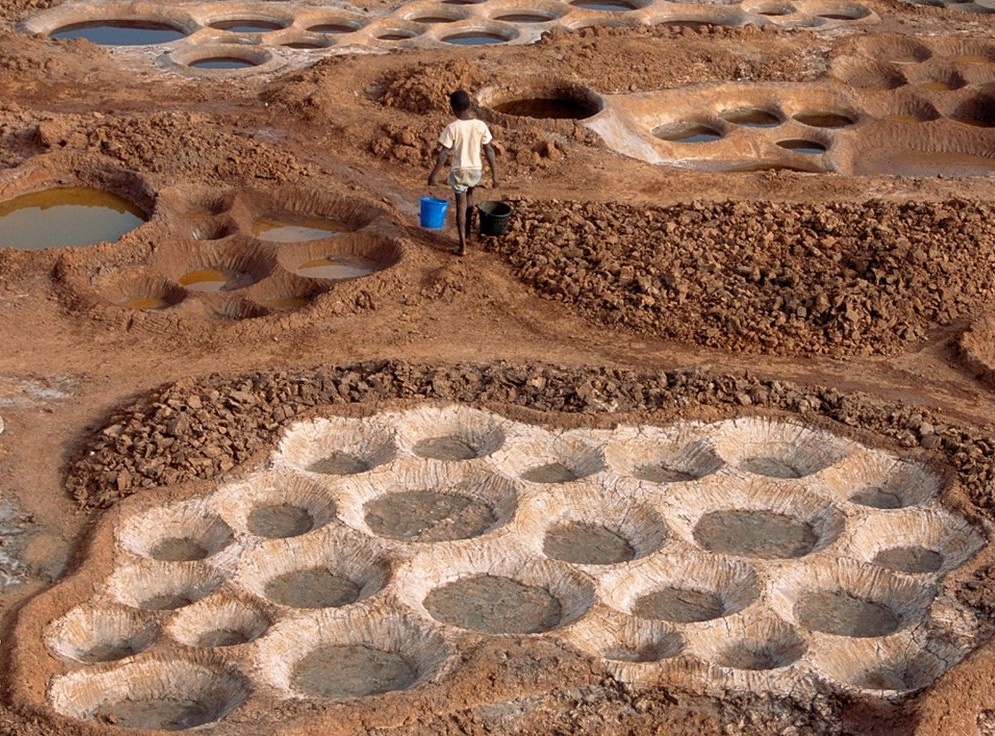 Nơi người dân làm muối từ đất sét ảnh 7 Noi nguoi dan lam muoi tu dat set anh 7