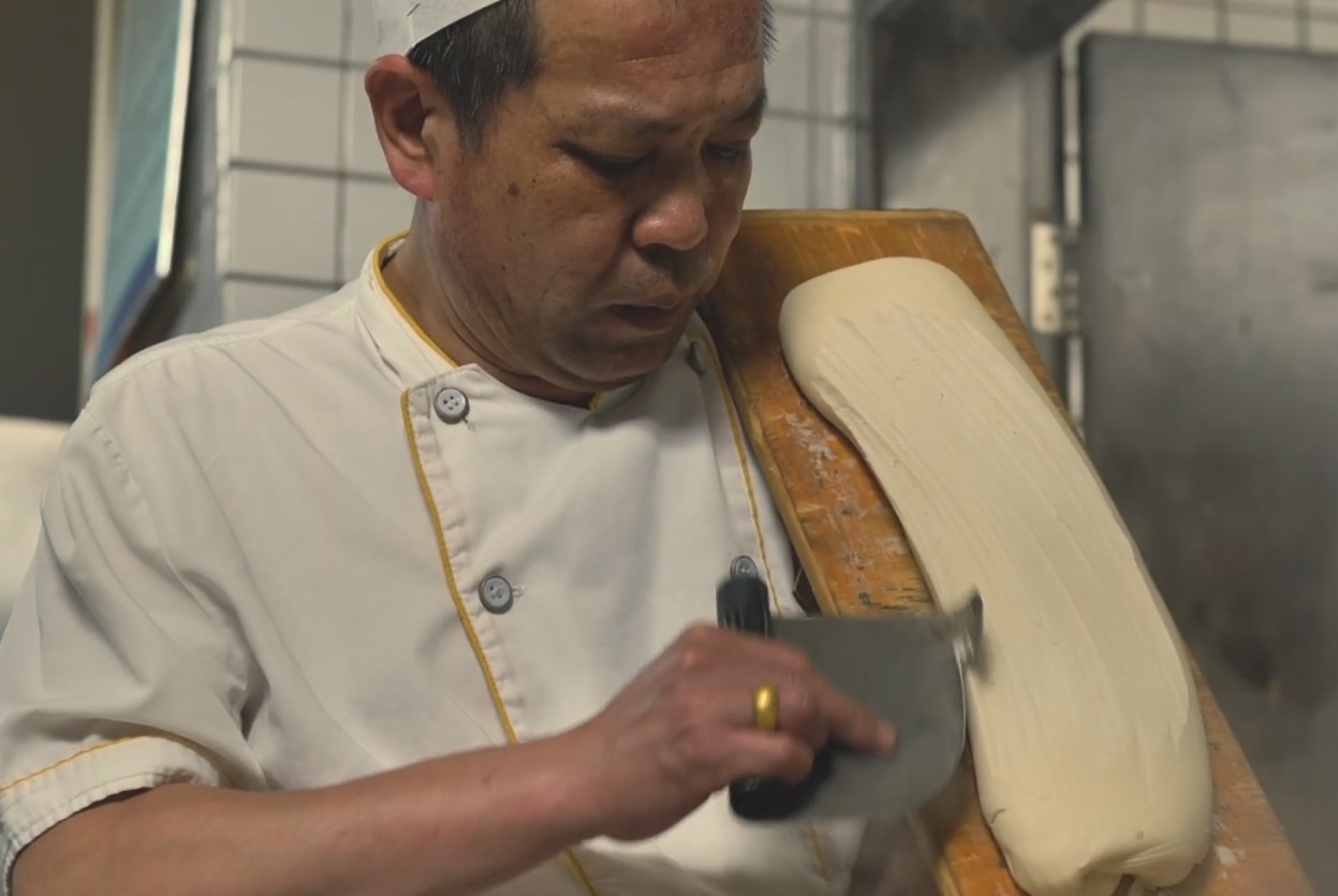 Ky thuat lam mi dao cao cua dau bep Trung Quoc hinh anh