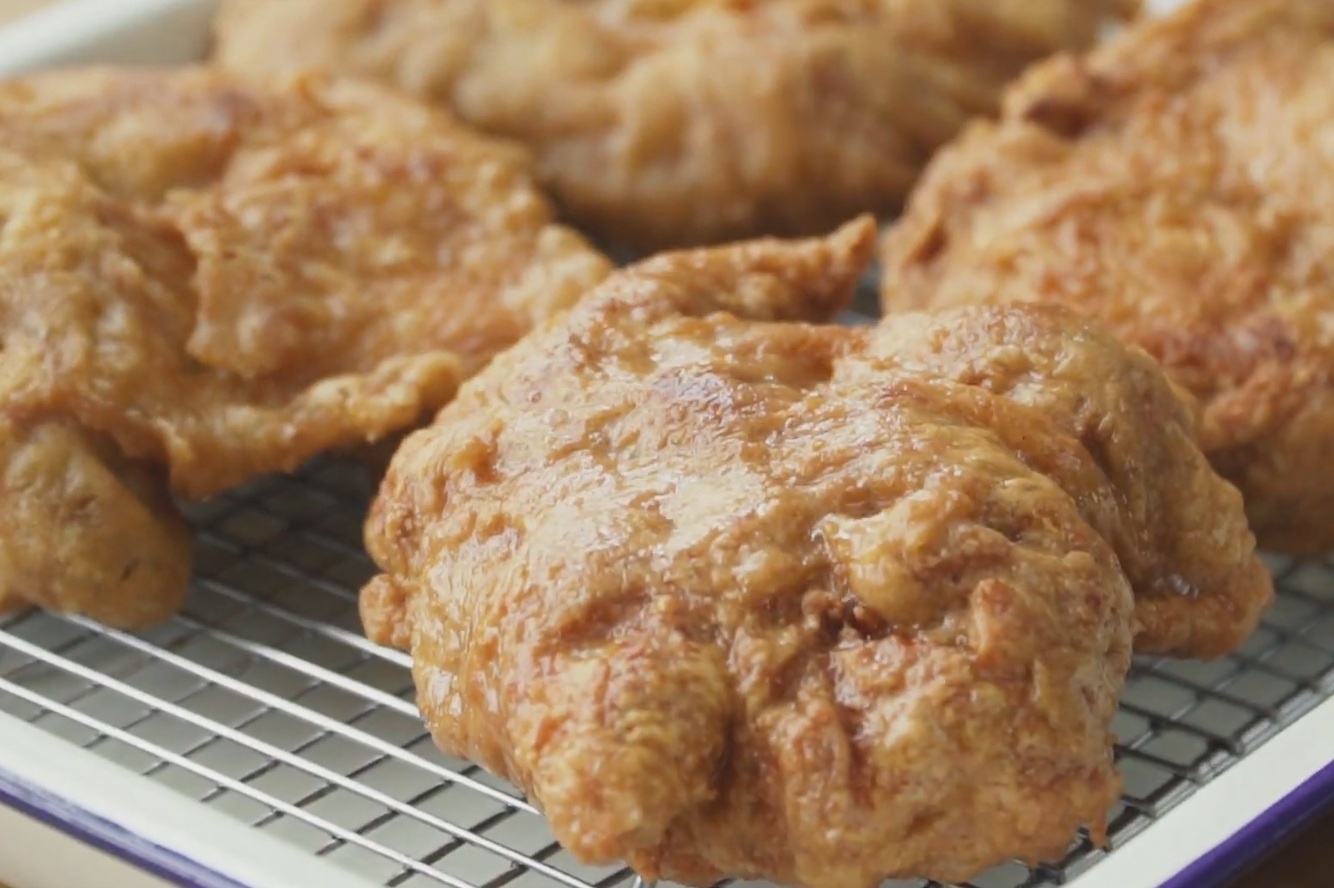 Doi bua voi mon cot let ga mam tom hinh anh