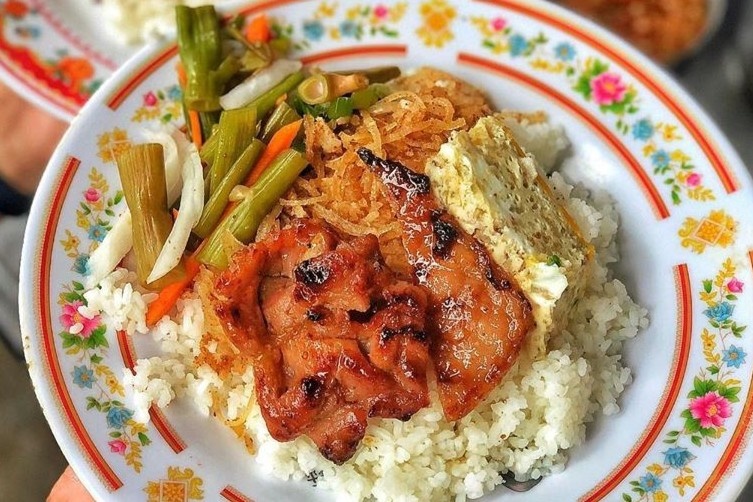 Cac mon an voi bi hut khach o TP.HCM hinh anh