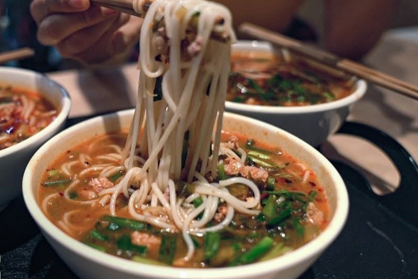 Nha may lam 18 tan mi gao tuoi moi ngay hinh anh