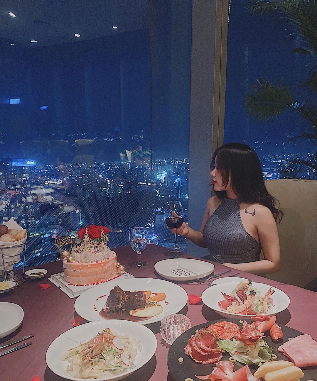 nhà hàng sang chảnh 20/10 ở TP.HCM ảnh 8 nha hang sang chanh 20/10 o TP.HCM anh 8