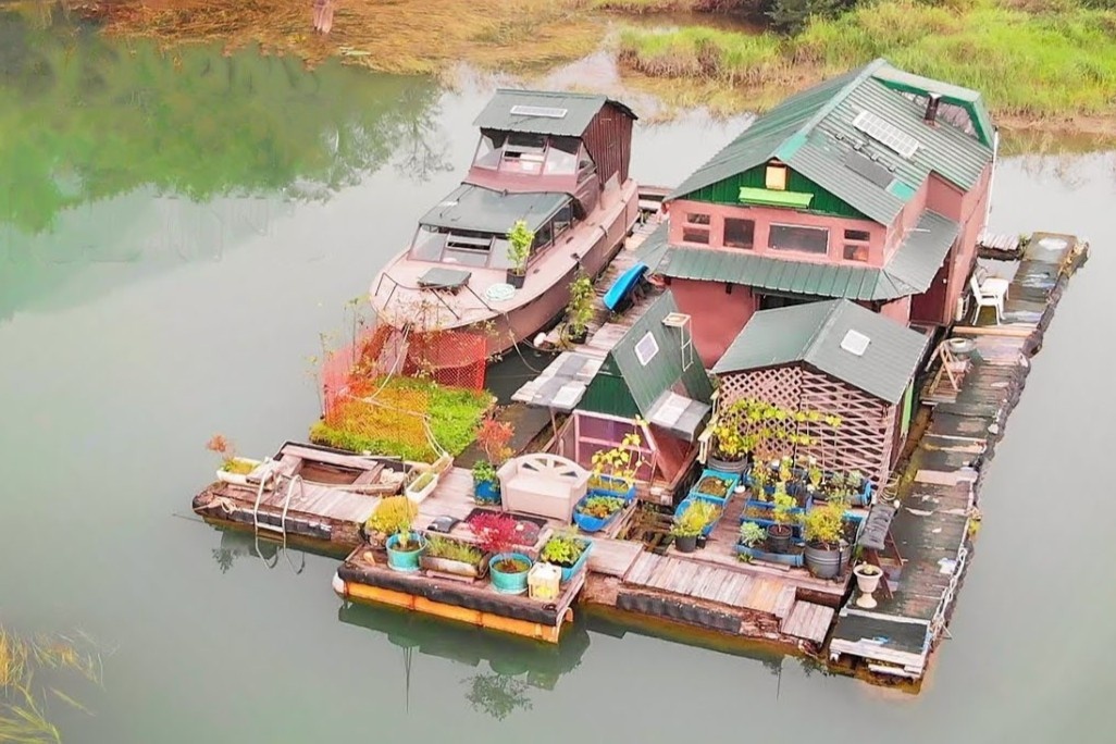 Nguoi dan ong song tren dao tu xay 17 nam hinh anh