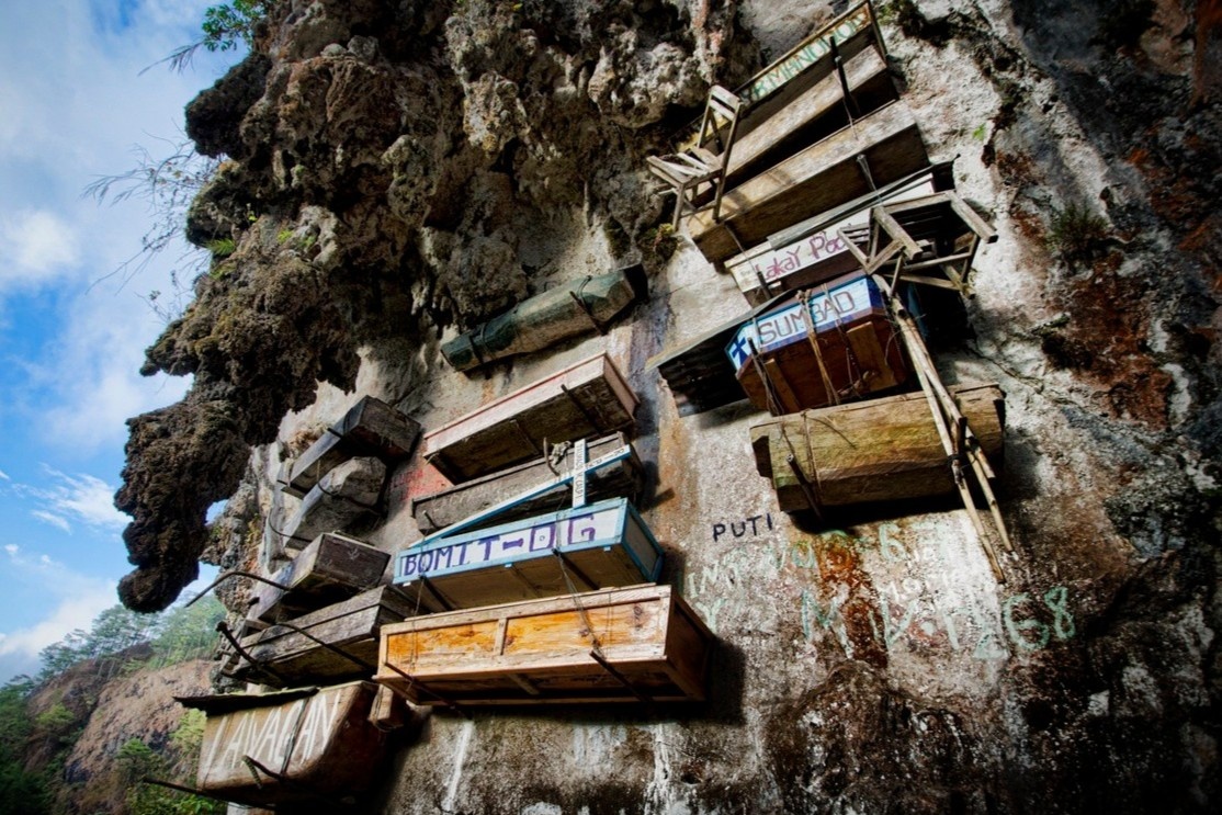 Nghia dia quan tai treo tren vach nui o Philippines hinh anh