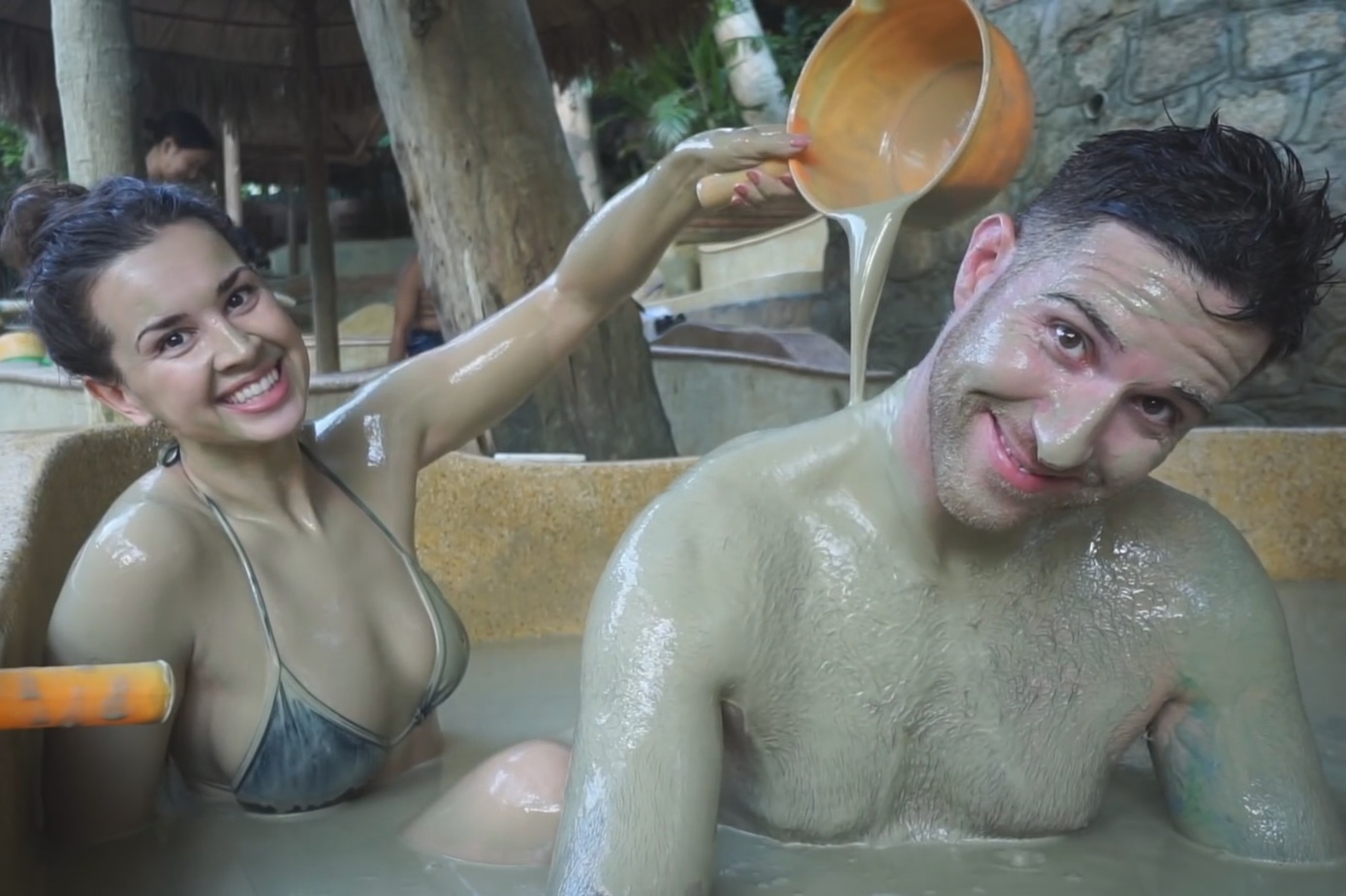 Khach Tay trai nghiem tam bun o Nha Trang hinh anh