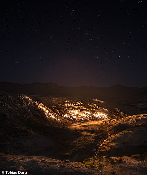 Sườn đồi tự bốc cháy ở Iran ảnh 5 Suon doi tu boc chay o Iran anh 5