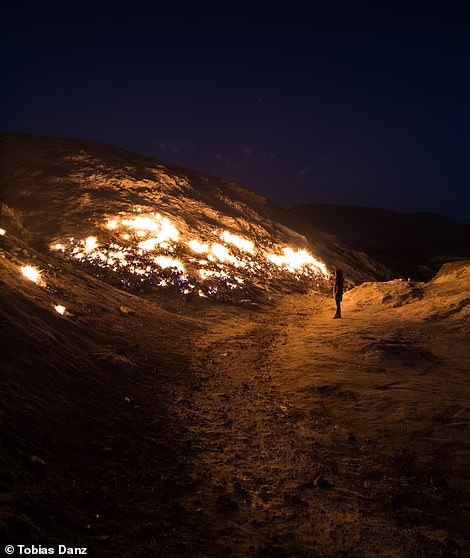 Sườn đồi tự bốc cháy ở Iran ảnh 6 Suon doi tu boc chay o Iran anh 6