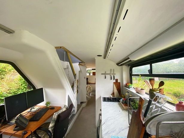 Những người sống trên xe bus ảnh 3 Nhung nguoi song tren xe bus anh 3
