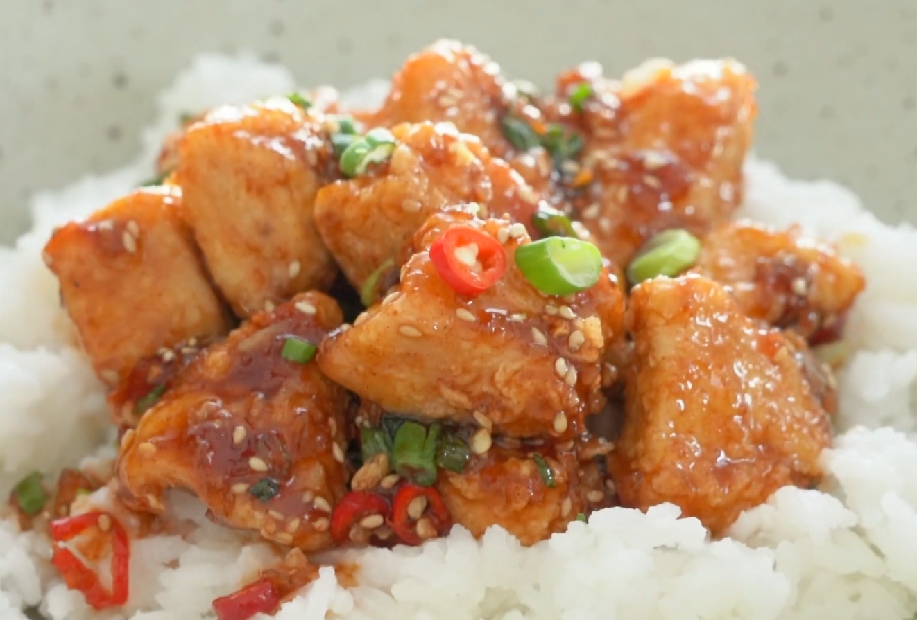 Ga chien cay ngot kieu Han Quoc cho cuoi tuan hinh anh