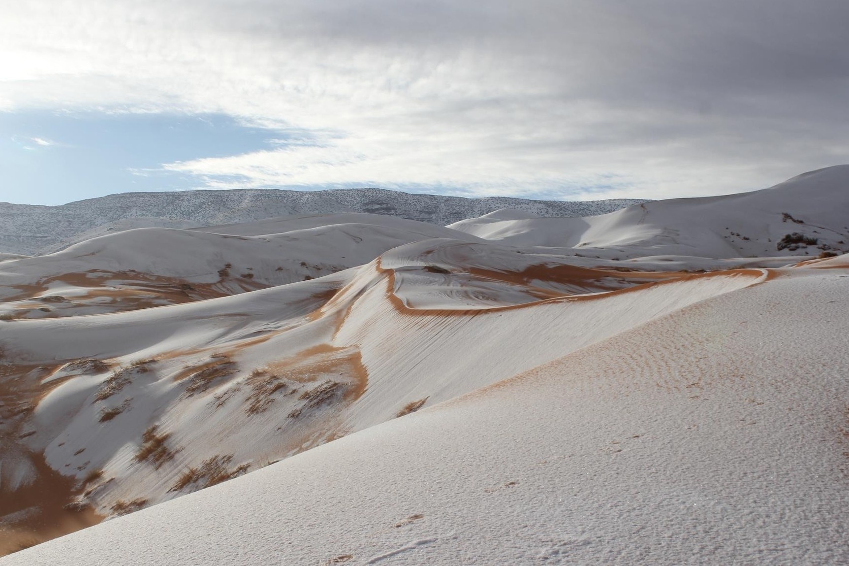 Khi tuyet roi bat thuong o nhung vung dat nong tren the gioi hinh anh