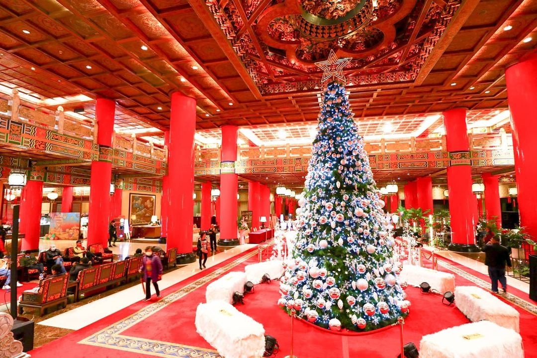 Khach san co ve ngoai nhu ngoi chua anh 6