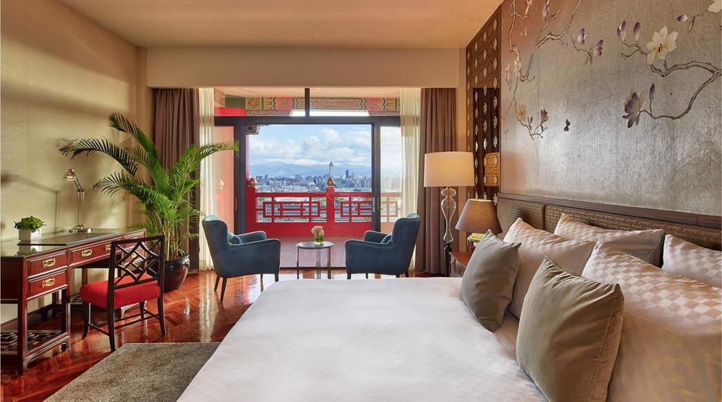 Khach san co ve ngoai nhu ngoi chua anh 5