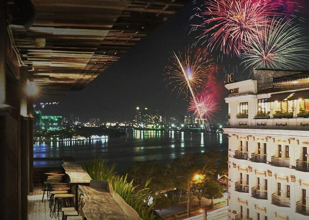 Ngam phao hoa o cac quan ca phe tren cao tai TP.HCM hinh anh