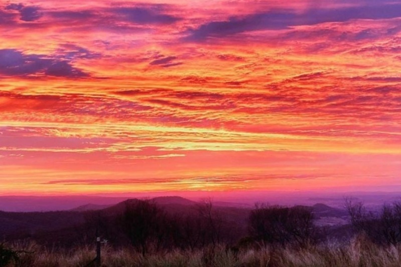 Tai sao bau troi co mau do luc binh minh va hoang hon? hinh anh