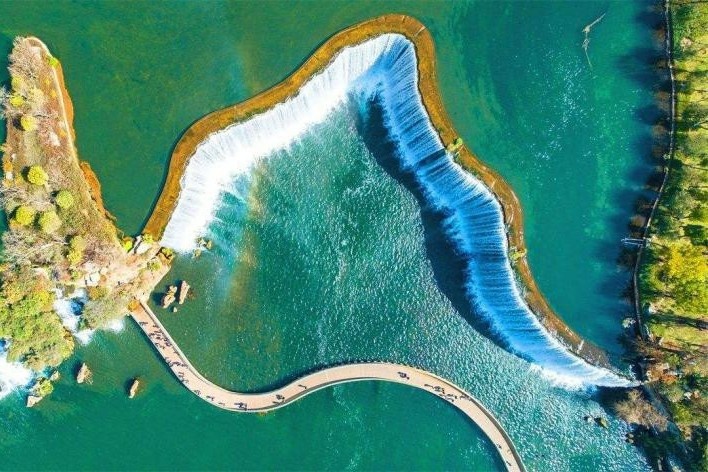 Ve dep cua thac nuoc nhan tao lon nhat chau A hinh anh