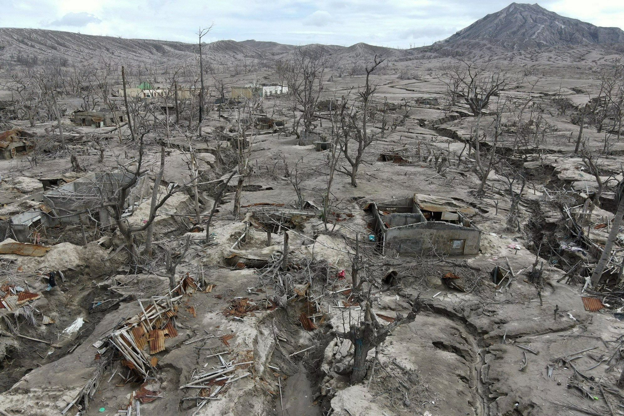 Canh hoang tan o Philippines sau 1 nam nui lua phun trao hinh anh