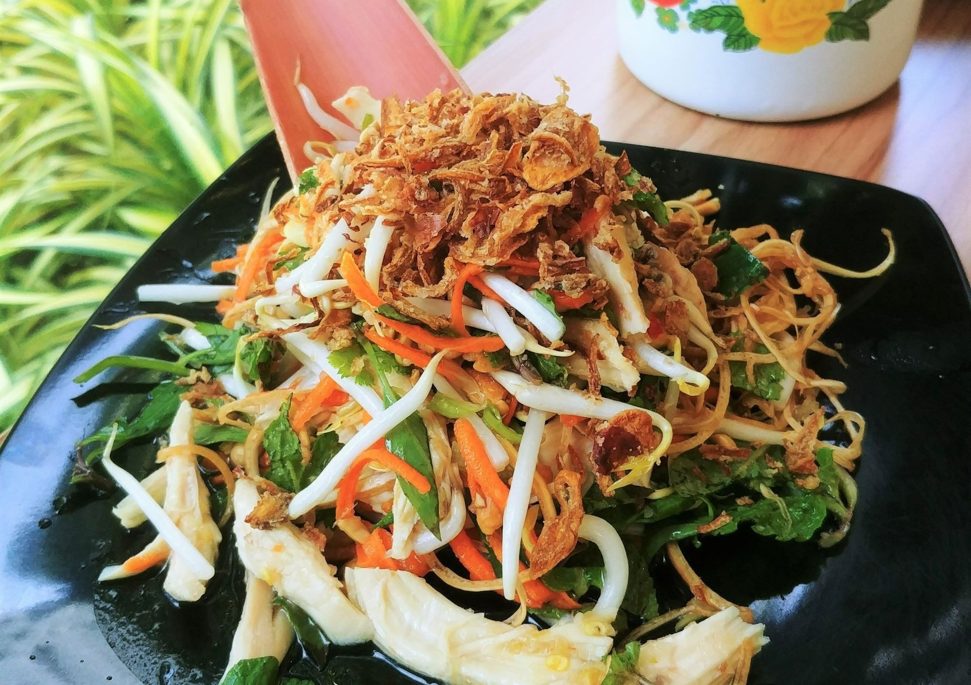 Thuong thuc huong vi mon nom hoa chuoi o Singapore hinh anh