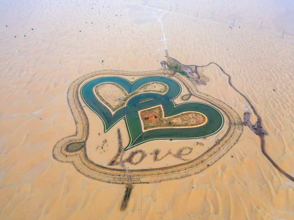 Hồ hình trái tim trên sa mạc ở Dubai ảnh 1 Ho hinh trai tim tren sa mac o Dubai anh 1