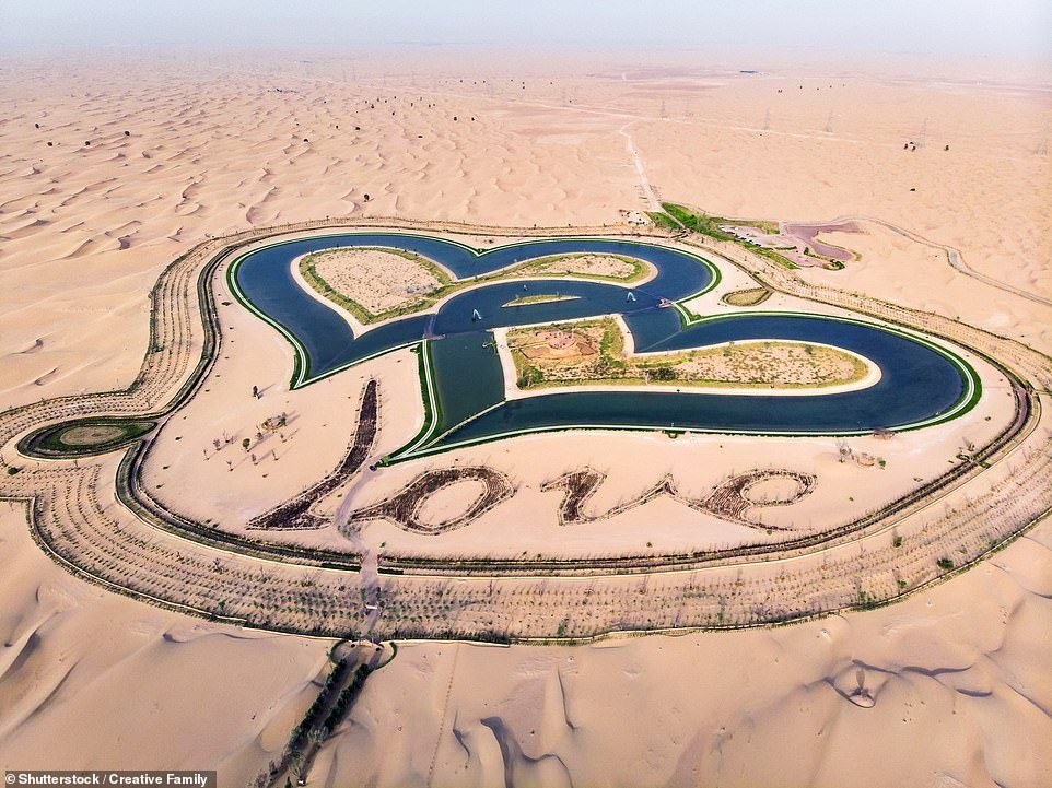 Hồ hình trái tim trên sa mạc ở Dubai ảnh 9 Ho hinh trai tim tren sa mac o Dubai anh 9