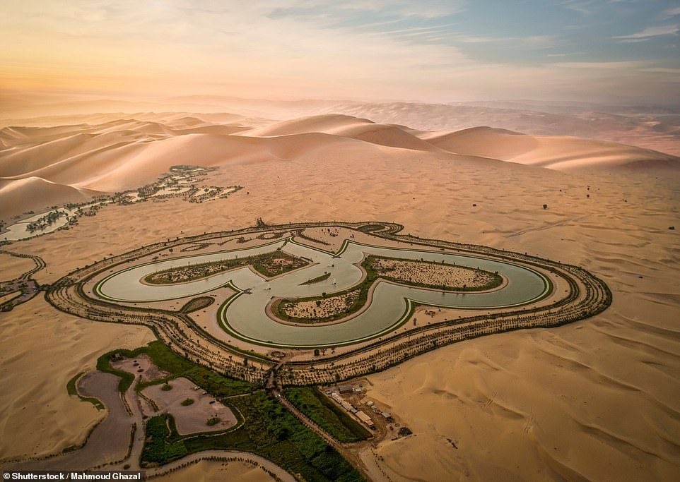 Hồ hình trái tim trên sa mạc ở Dubai ảnh 2 Ho hinh trai tim tren sa mac o Dubai anh 2