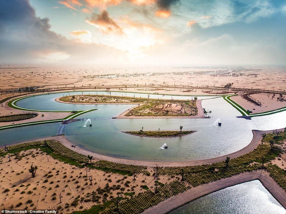 Hồ hình trái tim trên sa mạc ở Dubai ảnh 4 Ho hinh trai tim tren sa mac o Dubai anh 4