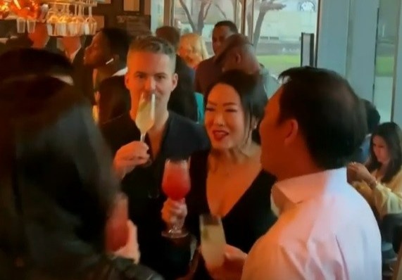 Nha hang cua dau bep rac muoi gay tranh cai hinh anh