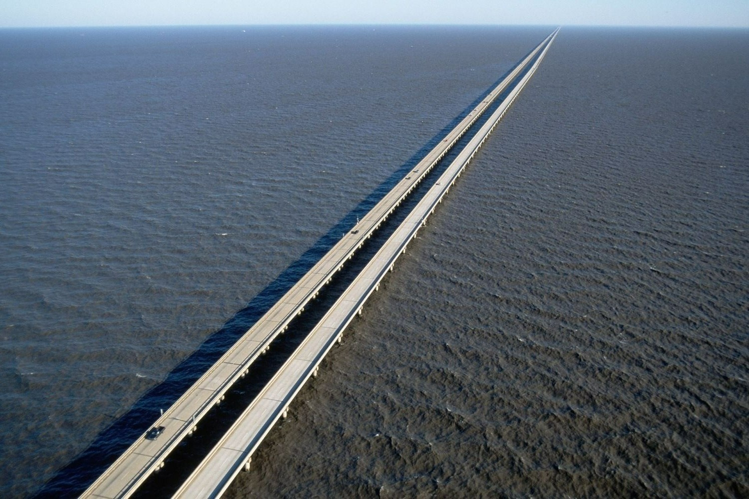 Cay cau dai gan 40 km bac qua ho nuoc noi tieng o My hinh anh