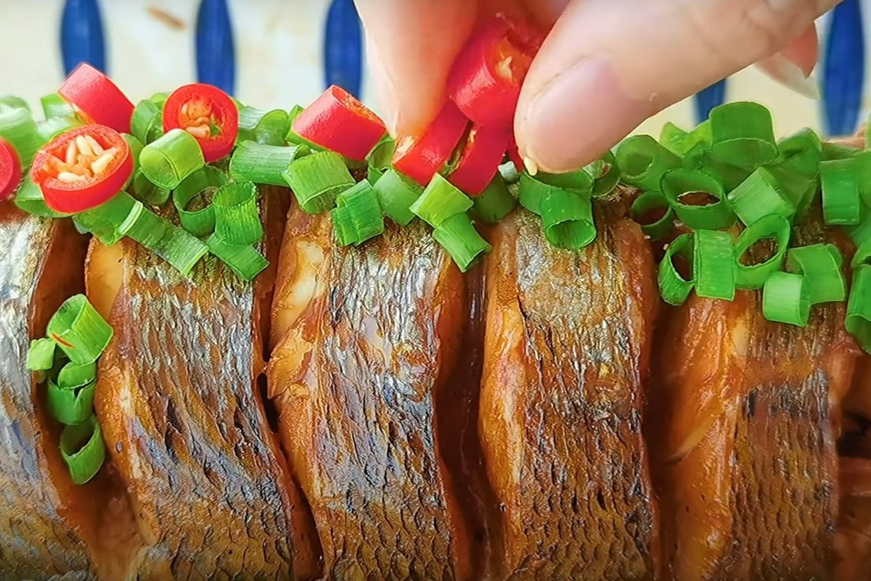 Cach kho ca ngon bang noi com dien hinh anh