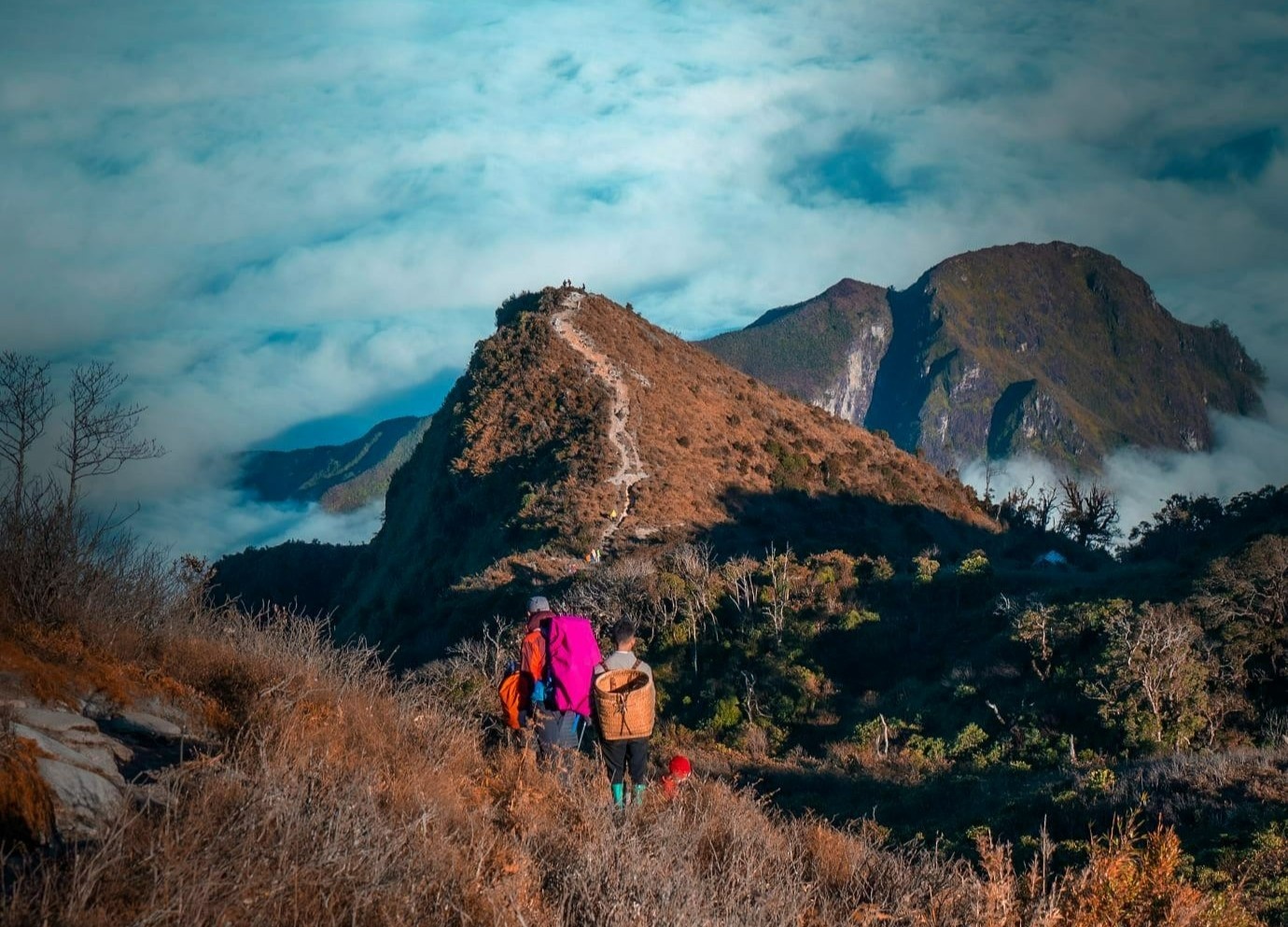 Bien may ky ao tren dinh Bach Moc Luong Tu hinh anh