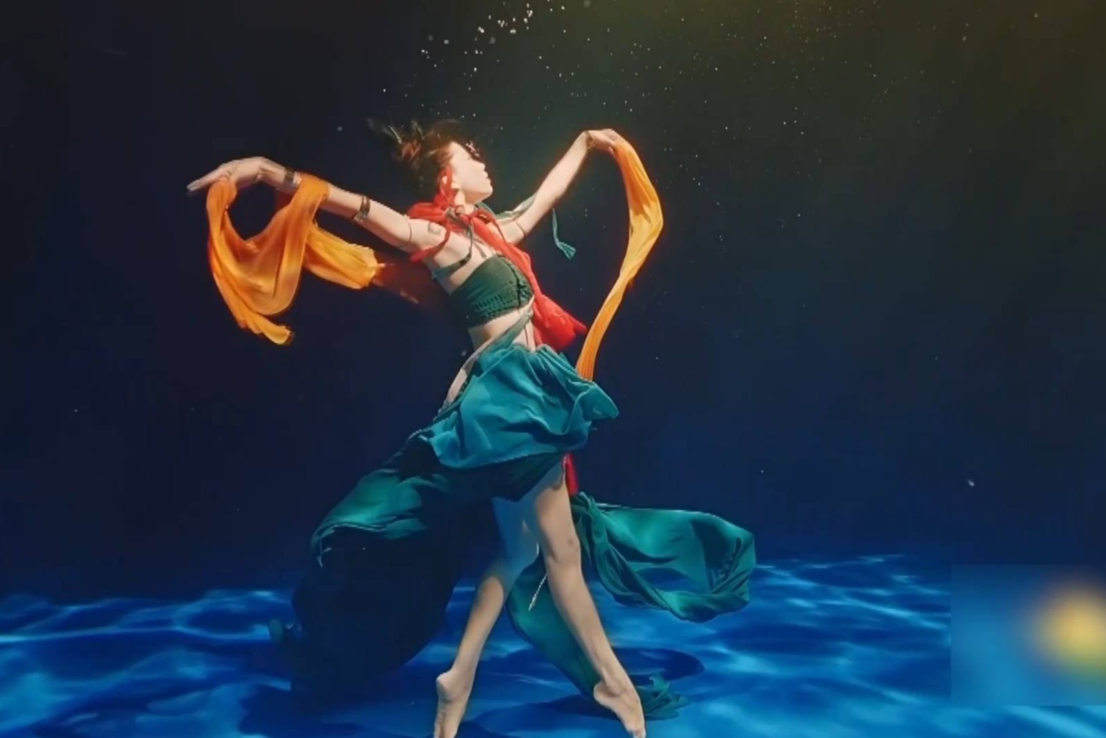 Dieu mua duoi nuoc can 26 gio ghi hinh o Trung Quoc hinh anh