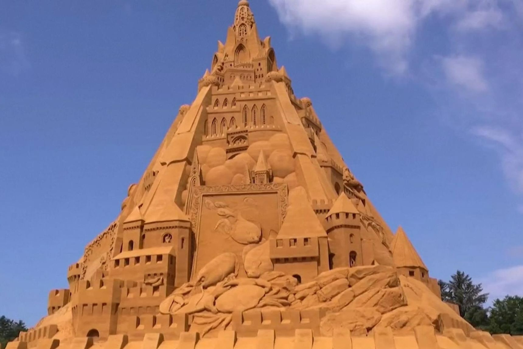 Lau dai cat cao nhat the gioi o Dan Mach hinh anh