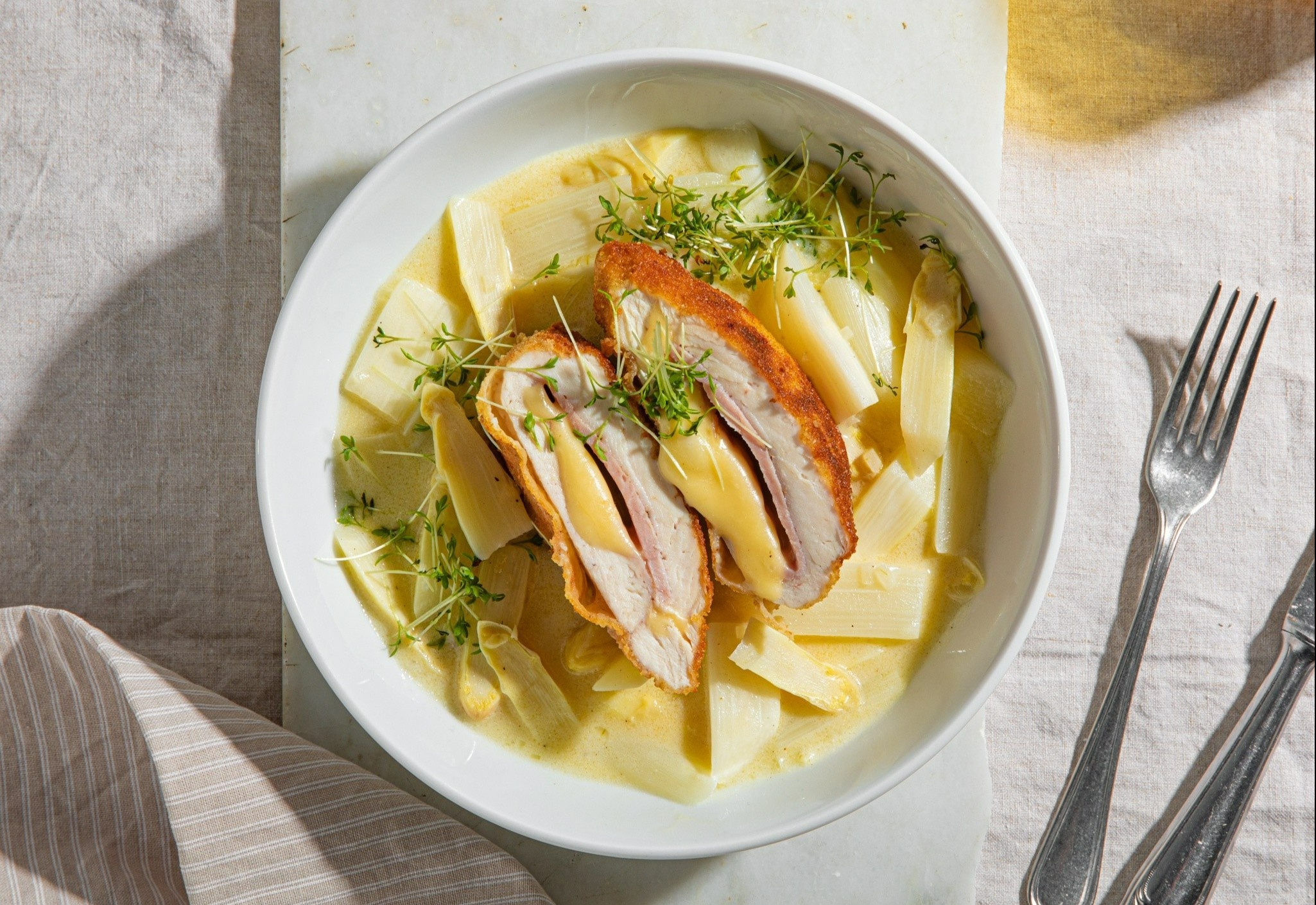 Thit ga sot kem va mang tay trang doi vi cuoi tuan hinh anh