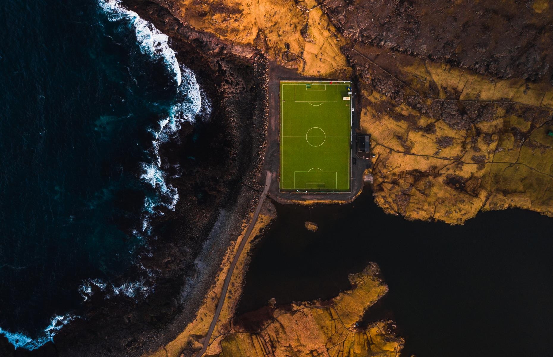 Chau Au tuyet dep nhin tu tren cao anh 8