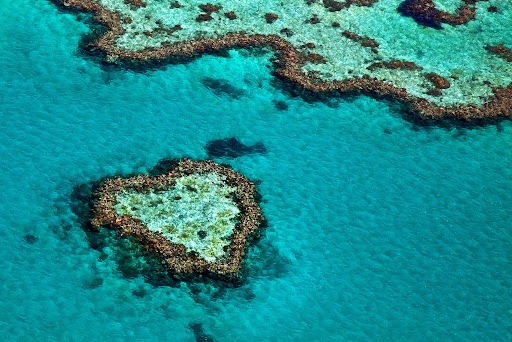 Dao va ho nuoc tu nhien co hinh trai tim anh 2