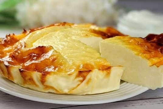 Lam banh sua chua voi 3 nguyen lieu co san trong nha bep hinh anh