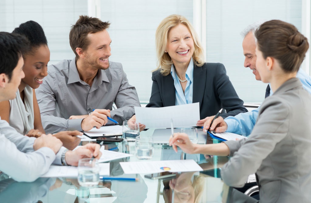 Ky nang giao tiep cong so giup chinh phuc dong nghiep hinh anh