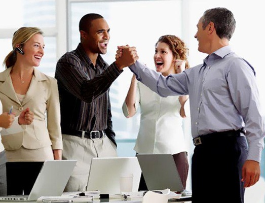 Lam the nao de co mot cai bat tay thanh cong o cong so? hinh anh