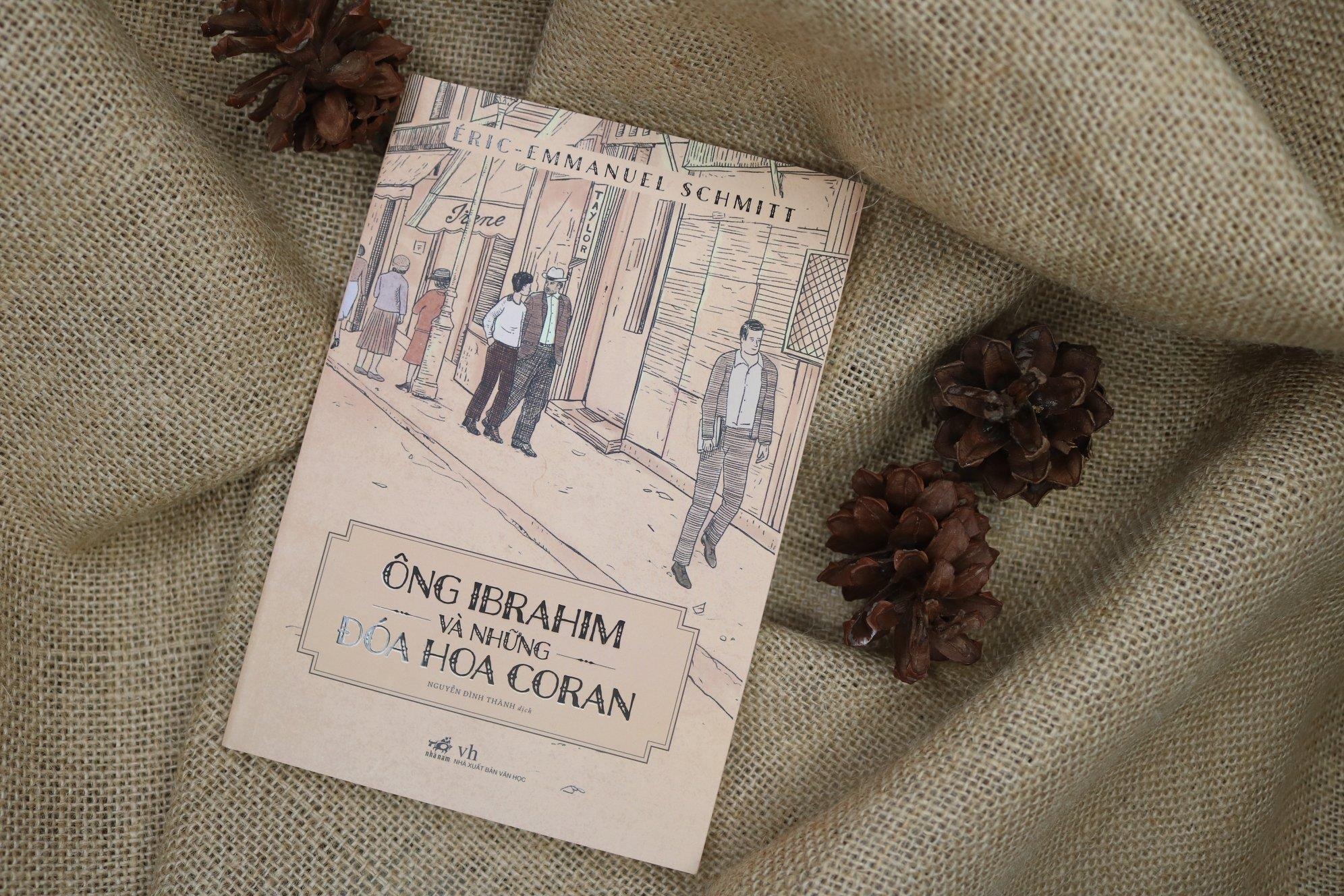 Review sach Ong Ibrahim va nhung doa hoa Coran anh 1