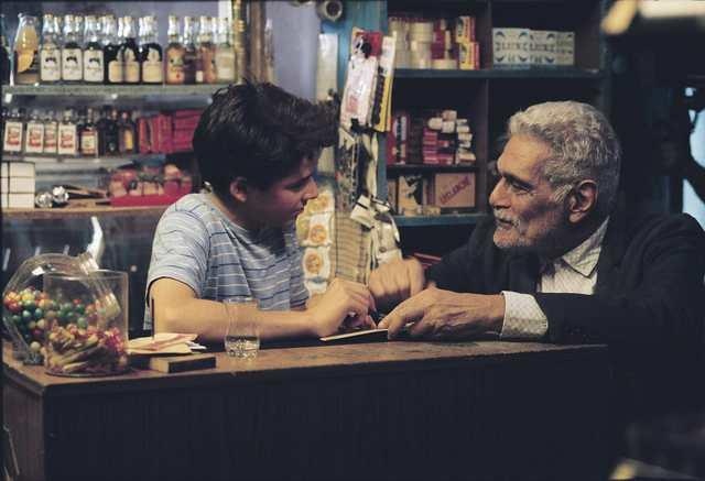 Tro thanh dan ong khi chua 16 tuoi va hanh trinh dai de thoat kho dau hinh anh