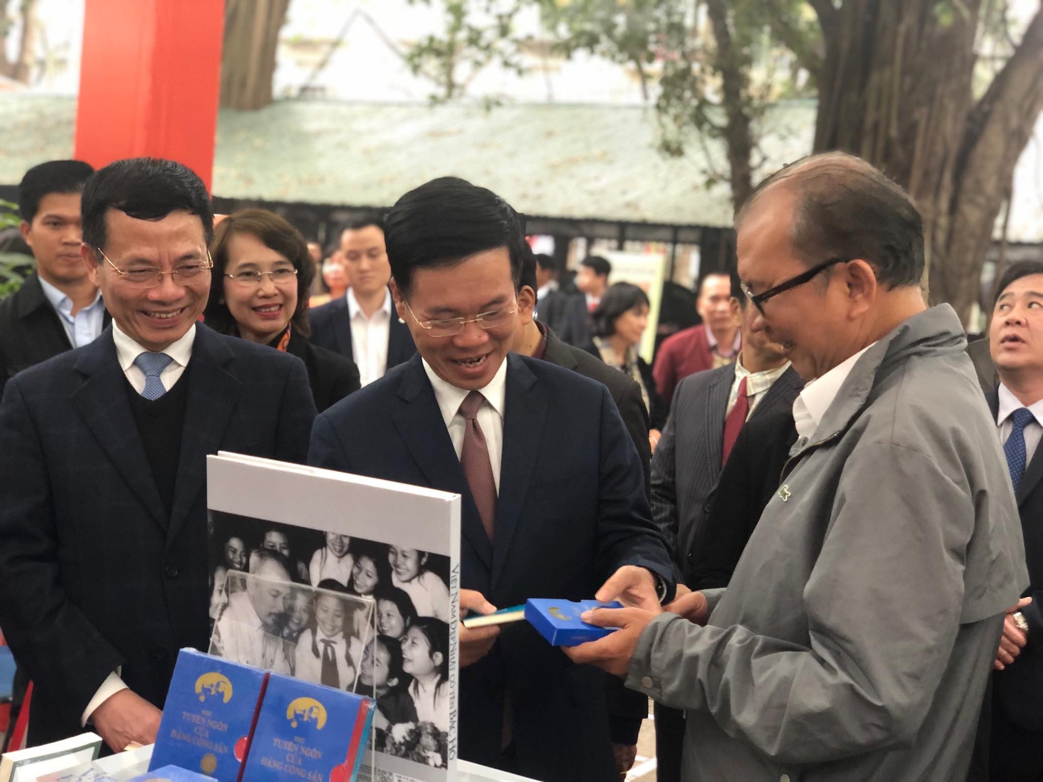 Trien lam sach anh 3