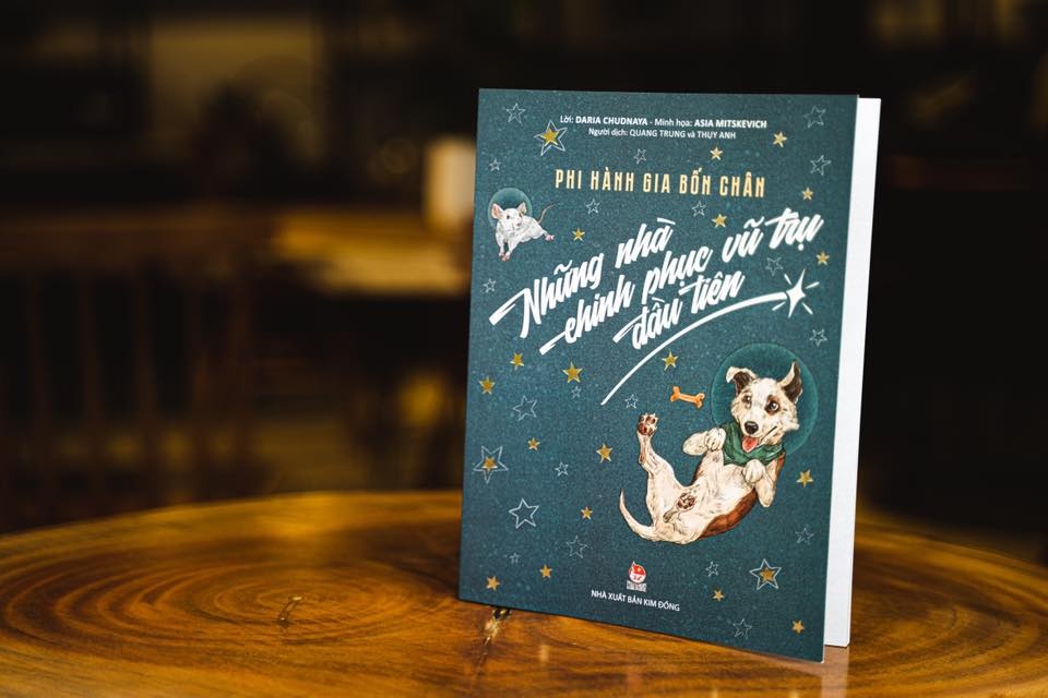 Review sach Phi hanh gia bon chan anh 1