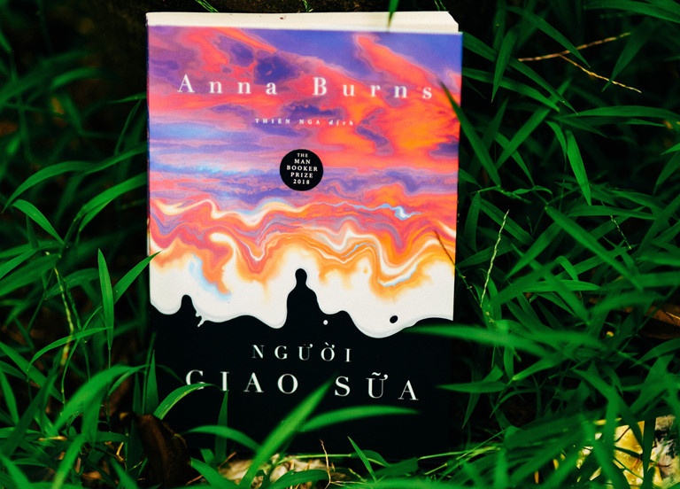 Cau chuyen bat thuong cua co gai 18 tuoi va 'Nguoi giao sua' hinh anh