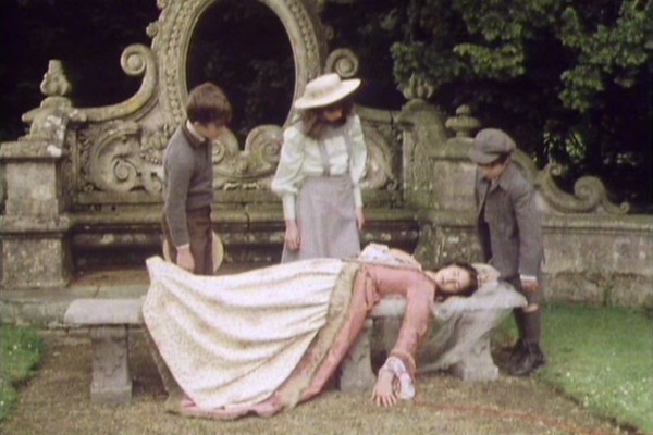 Chuyen phieu luu dang nho cua mua he trong 'Lau dai than bi' hinh anh