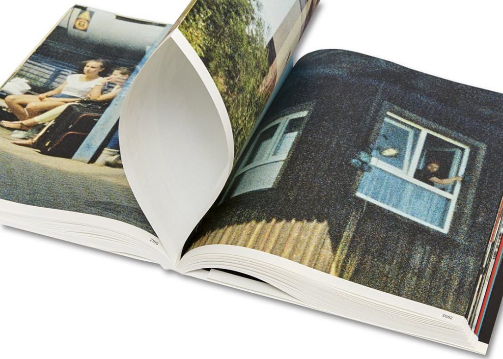 chau Au nhin qua cua so xe lua anh 1