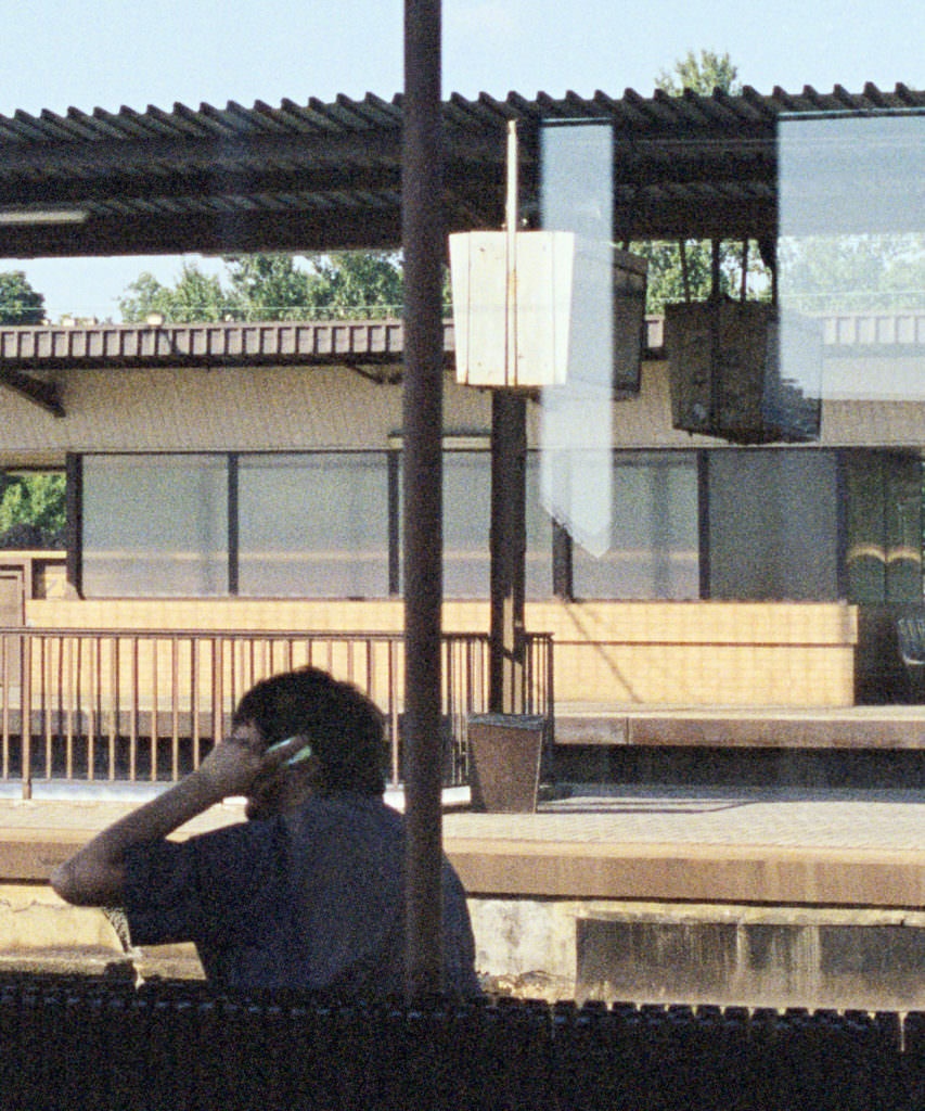 chau Au nhin qua cua so xe lua anh 7