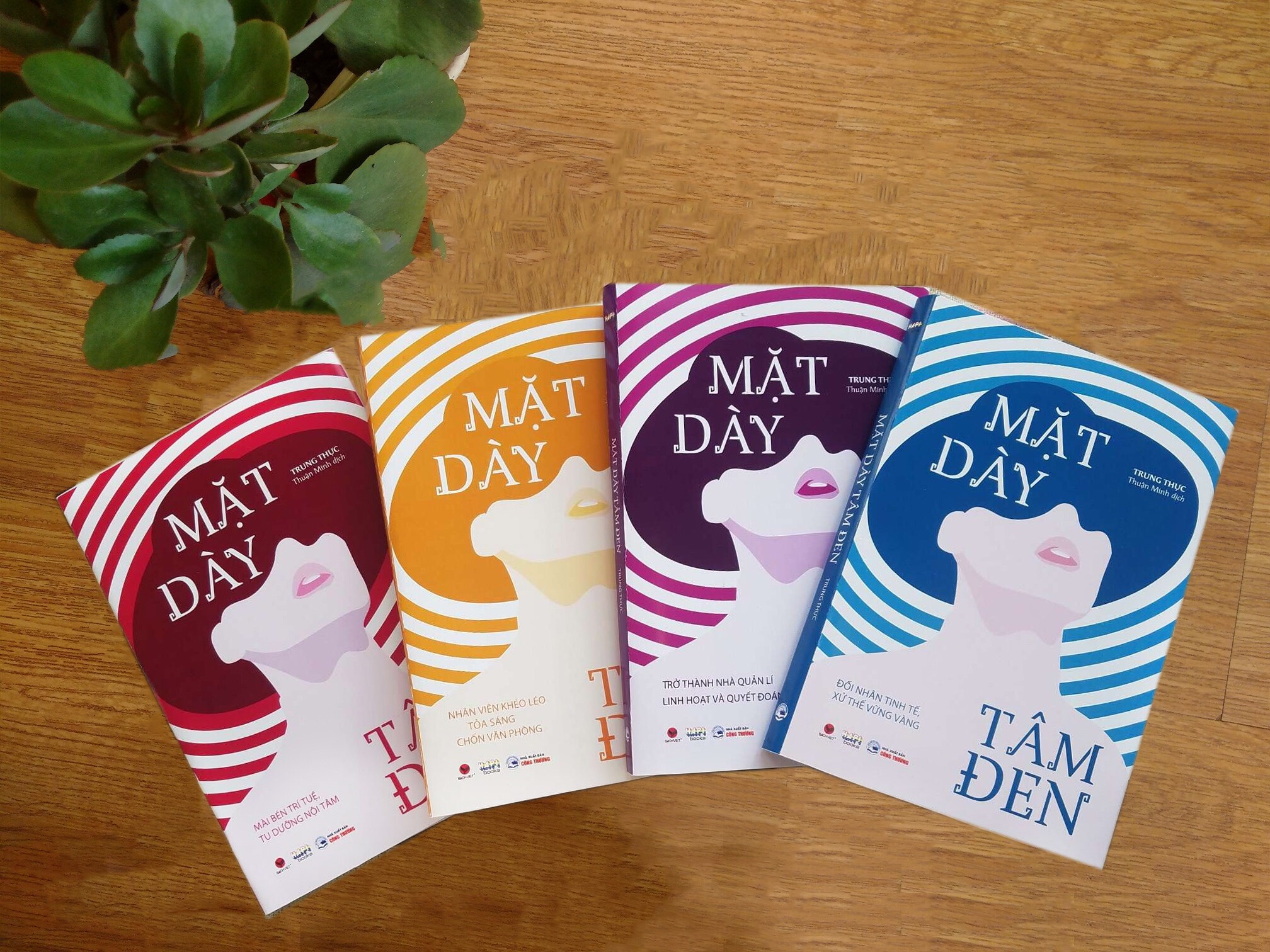 Bo sach giup thanh thao ky nang giao tiep noi cong so hinh anh